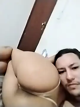 Iasmimbuttercup online show from November 2025 02:33:01 AM