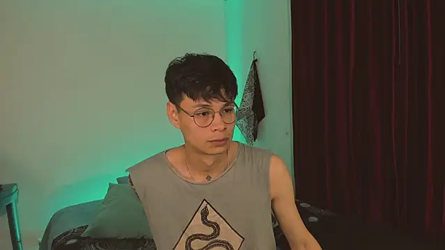 estmonnn online show from November 2025 12:00:02 AM