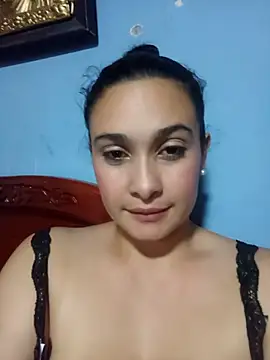 Isa-Giraldo online show from November 2025 02:00:02 AM