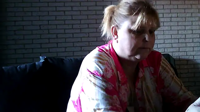 Sylviastar46 online show from April 2026 07:09:01 AM