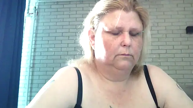 Snapshot of Sylviastar46 chatting on April 2026 03:48:02 PM Sylviastar46 online show from April 2026 03:48:02 PM