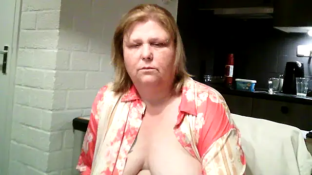 Snapshot of Sylviastar46 chatting on May 2026 09:10:02 PM Sylviastar46 online show from May 2026 09:10:02 PM