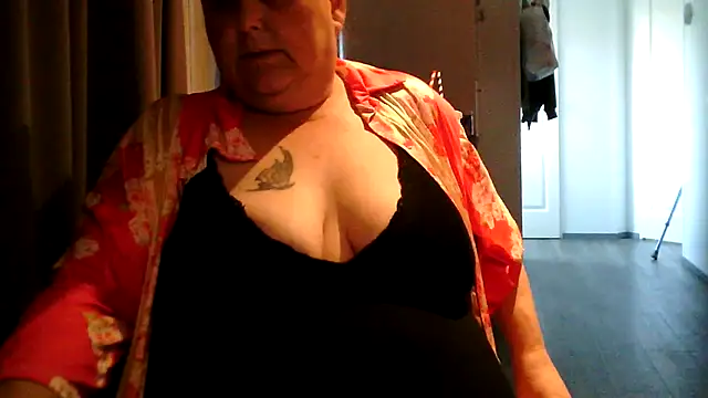 Sylviastar46 online show from June 2026 06:36:02 PM