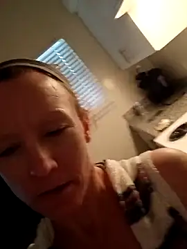 Karebearz1 online show from March 2026 03:37:02 PM