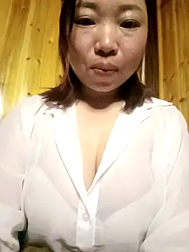 Snapshot of julybe chatting on February 2026 03:31:01 PM julybe online show from February 2026 03:31:01 PM