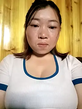 Snapshot of julybe chatting on February 2026 10:44:02 AM julybe online show from February 2026 10:44:02 AM