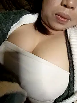 Snapshot of julybe chatting on March 2026 05:41:01 PM julybe online show from March 2026 05:41:01 PM