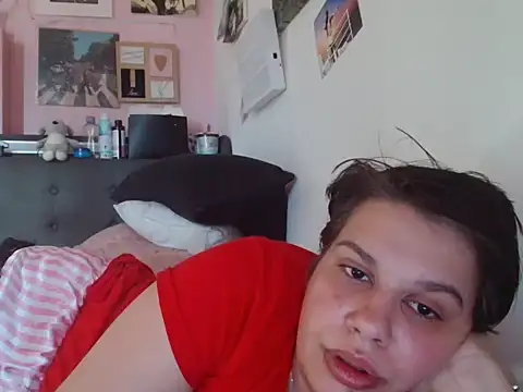Carolineisback online show from May 2026 04:56:01 PM