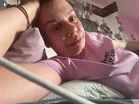 Carolineisback online show from June 2026 03:50:01 PM