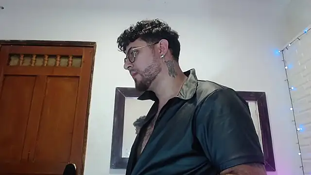 Snapshot of Andrew_Foxx1 chatting on October 2025 02:18:01 PM Andrew Foxx1 online show from October 2025 02:18:01 PM