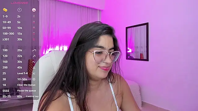 Luna Jonnes1 online show from May 2026 07:37:02 PM
