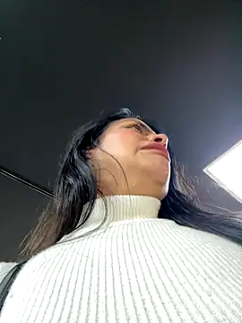 MailynAndNick online show from December 2025 03:10:01 PM