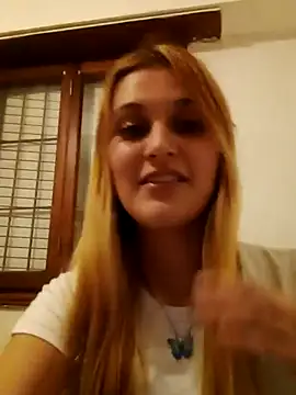 Snapshot of larubia_arg chatting on November 2025 05:06:01 AM larubia arg online show from November 2025 05:06:01 AM