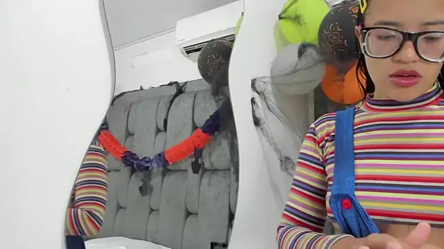 Snapshot of DamianandEva chatting on November 2025 12:40:02 PM DamianandEva online show from November 2025 12:40:02 PM