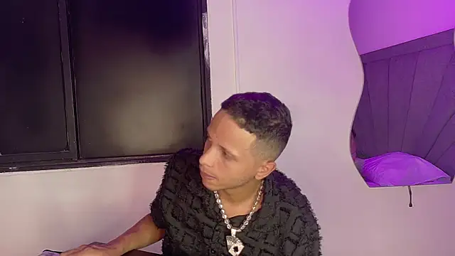 Snapshot of DamianandEva chatting on July 2026 01:04:01 PM DamianandEva online show from July 2026 01:04:01 PM
