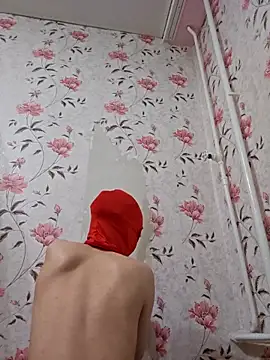 Cute-UwU online show from November 2025 01:00:01 PM