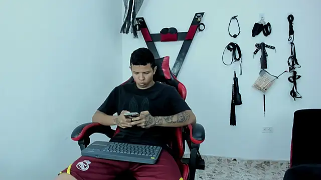 Steven19 LatinBoy online show from November 2025 11:43:02 AM