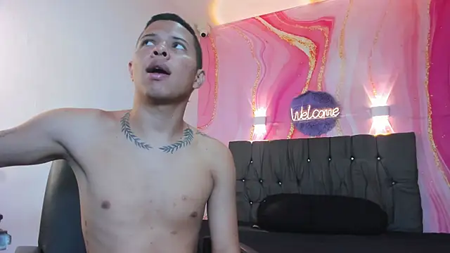 Steven19 LatinBoy online show from November 2025 11:42:01 AM