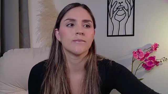 VictoriaNova  online show from April 2026 01:14:01 PM