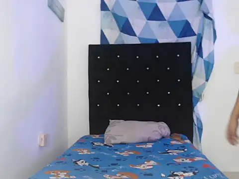 Snapshot of zoelittle3 chatting on October 2025 01:17:01 AM zoelittle3 online show from October 2025 01:17:01 AM