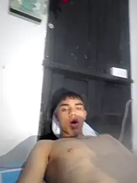 Snapshot of sweet_dirty_boy chatting on November 2025 01:38:02 AM sweet dirty boy online show from November 2025 01:38:02 AM