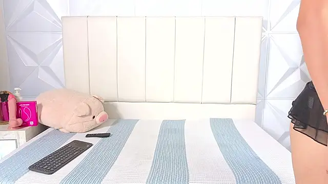 Luna  grace online show from November 2025 08:53:01 PM