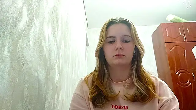 PearlHennington online show from October 2025 04:30:02 PM