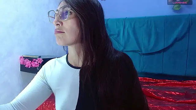 adaharagomezcm online show from November 2025 08:10:01 PM