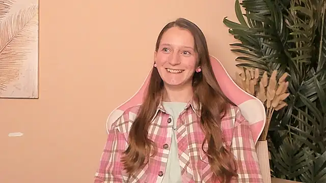 EwaBuiKama online show from October 2025 03:24:02 PM