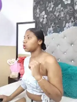 valentinavega18x online show from December 2025 04:01:01 PM