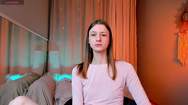 SweetVee online show from March 2026 06:18:01 AM