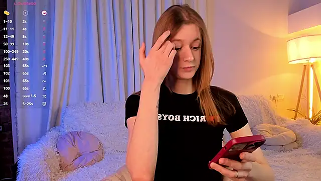 SweetVee online show from April 2026 06:44:02 AM