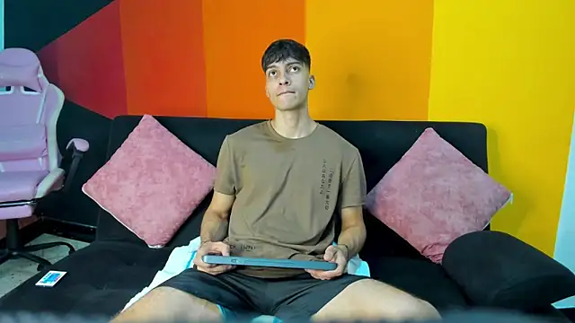 AlessioVitale online show from December 2025 12:03:02 PM