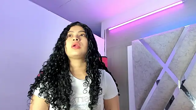 Snapshot of dara_queen7 chatting on November 2025 12:59:02 PM dara queen7 online show from November 2025 12:59:02 PM