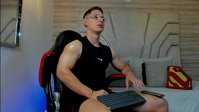 MAXTHOMSON online show from January 2026 01:54:02 AM