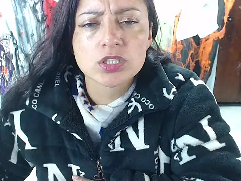 kristelltender1 online show from October 2025 02:01:02 AM