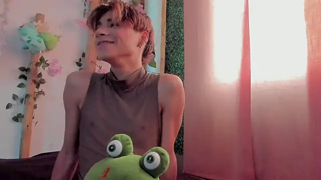 Leo Glow online show from November 2025 02:43:02 PM