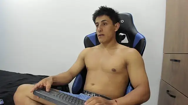 dorman boy online show from November 2025 02:43:02 AM