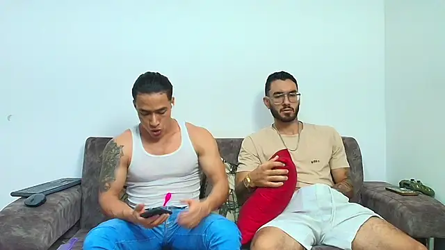 Snapshot of thebadboys05 chatting on May 2026 01:21:01 AM thebadboys05 online show from May 2026 01:21:01 AM