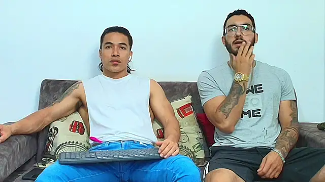 Snapshot of thebadboys05 chatting on May 2026 04:20:02 AM thebadboys05 online show from May 2026 04:20:02 AM