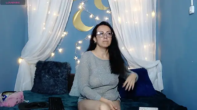 Lauryn Jones online show from November 2025 03:00:02 PM