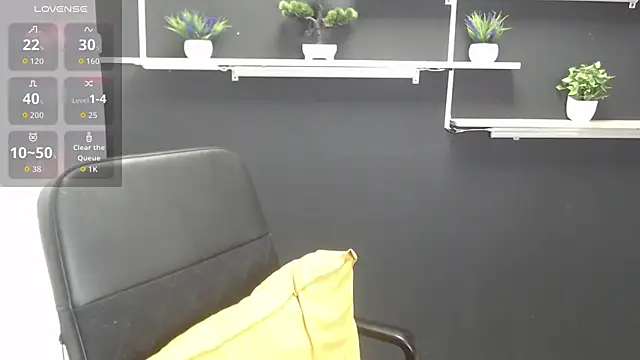 Lauryn Jones online show from July 2026 05:39:01 PM