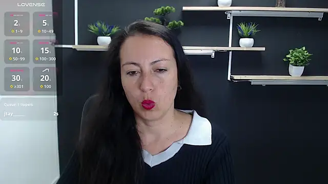 Lauryn Jones online show from July 2026 05:59:01 PM