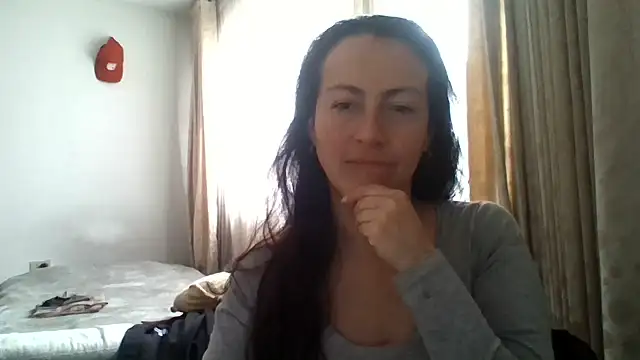Lauryn Jones online show from July 2026 06:10:02 PM