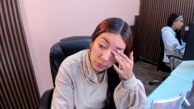 desk desire online show from December 2025 11:27:02 AM