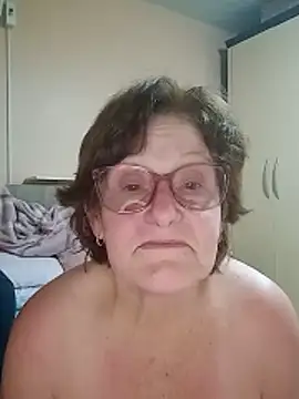 Snapshot of cremiudes chatting on November 2025 09:02:02 PM cremiudes online show from November 2025 09:02:02 PM