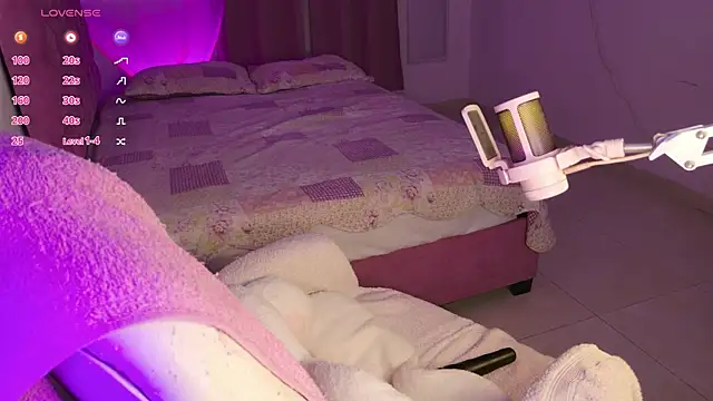 EmillieX online show from November 2025 11:03:01 PM