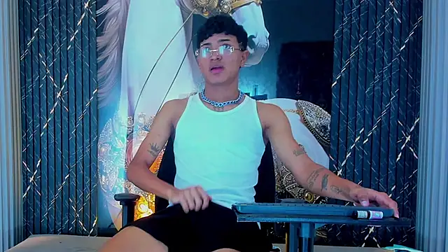 Yilmer hot online show from November 2025 07:00:01 AM