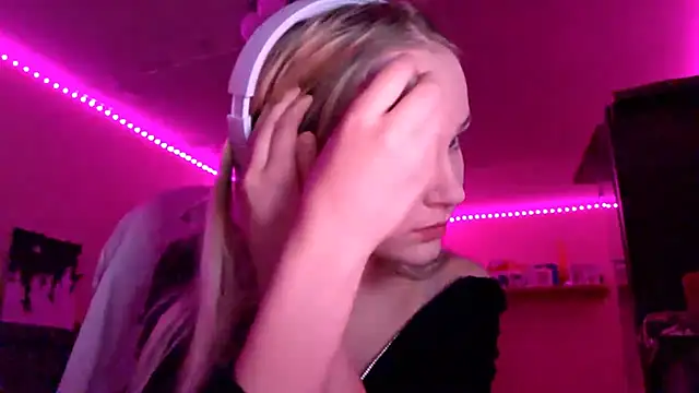 KarinRobertson online show from November 2025 06:22:02 PM