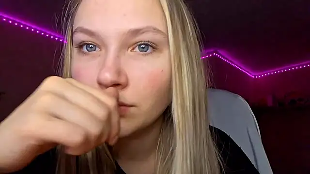 KarinRobertson online show from February 2026 05:28:01 PM